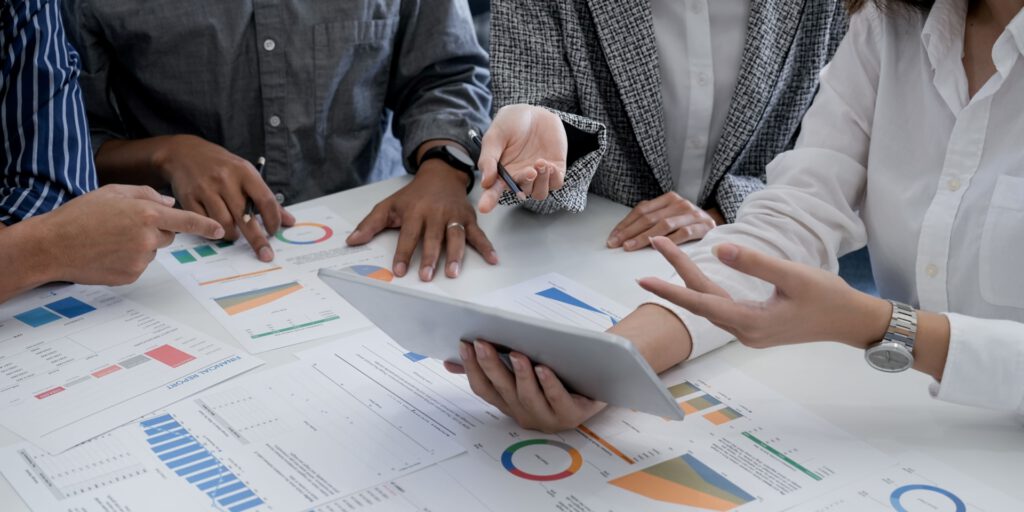 analistas de investimento com o seu time