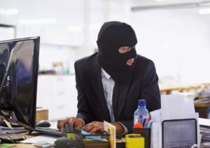 Hacker se passando por funcionário para dar golpe do Pix