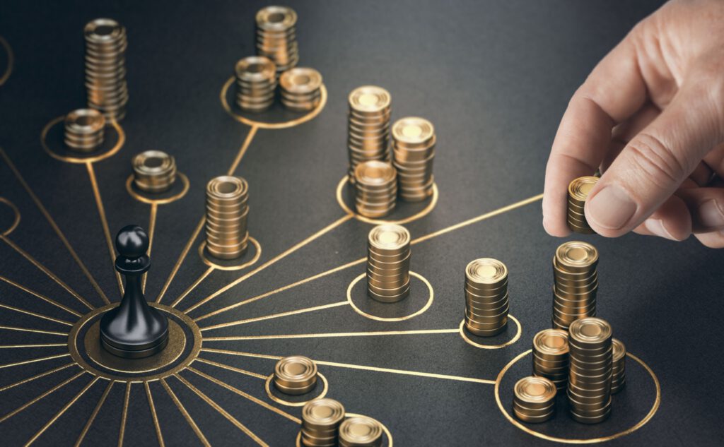 Moedas agrupadas em círculos interligados entre si, representando múltiplos objetivos financeiros