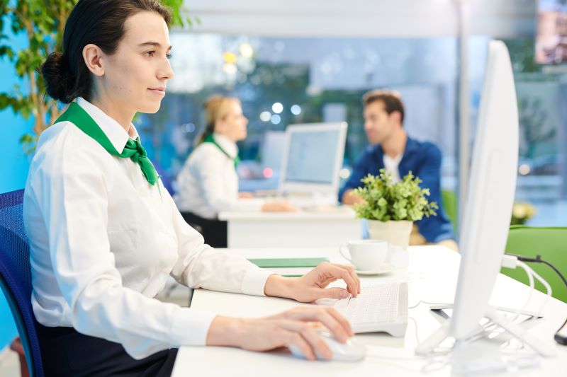 Profissional CPA-10 trabalhando