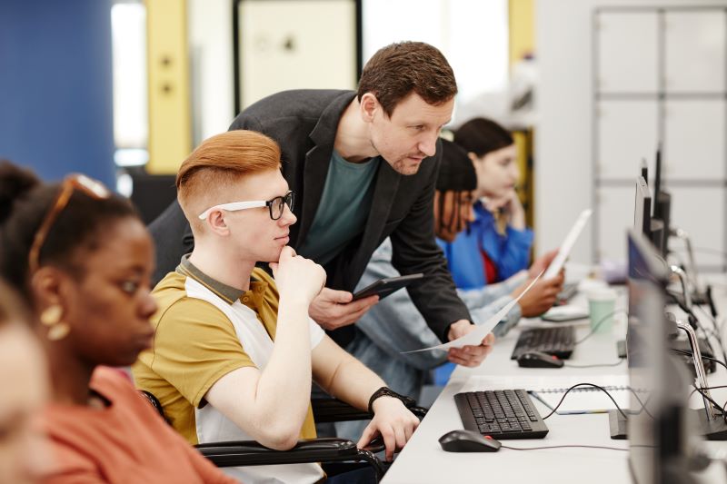 Estudantes em preparação para prova CPA-10