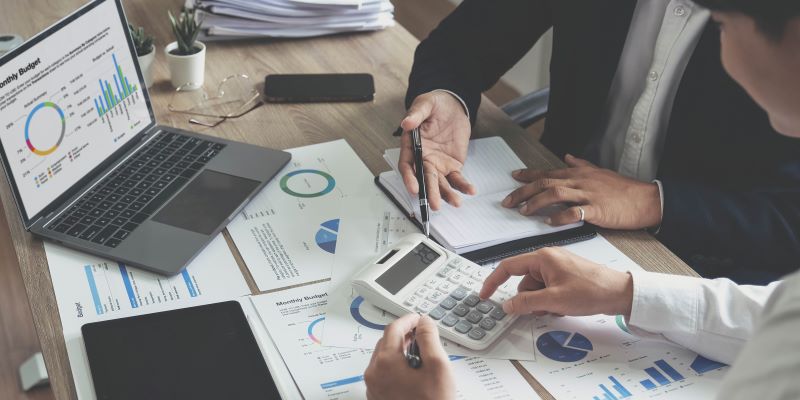 Assessor de Investimento prospectando cliente