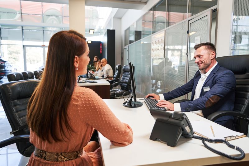 Assessor entendendo a necessidade do cliente