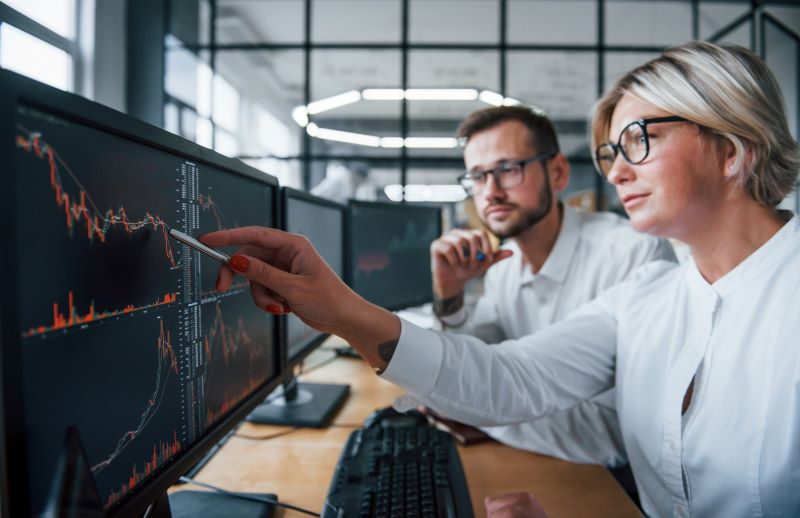 Traders operando contratos futuros