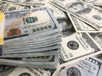 Cédulas de dólares, representando risco de crédito em fundos imobiliários