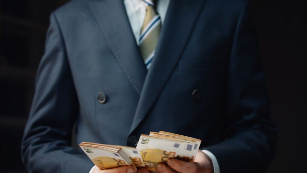Como o assessor de investimento ganha dinheiro?