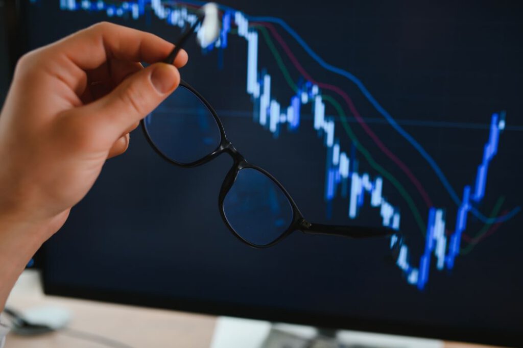Média móvel aritmética e média móvel exponencial