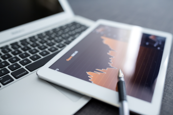 Tablet com gráfico de day trade