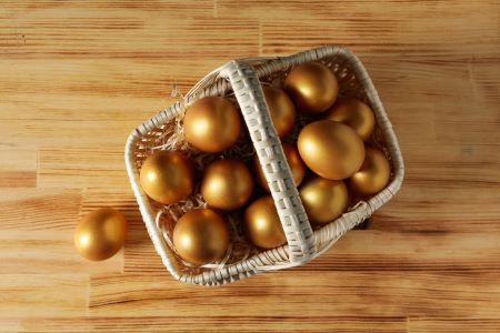 Cesta com ovos de ouro